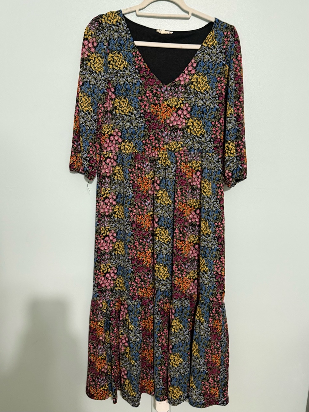 Floral V-Neck Midi Dress in Black Multi